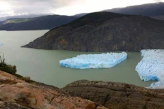 Tảng băng tách ra. (Nguồn: AFP)