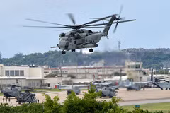 Máy bay trực thăng CH-53E tại căn cứ không quân Futenma. (Nguồn: Asahi Shimbun)