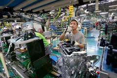 Bên trong một nhà máy của Nissan. (Nguồn: AP)