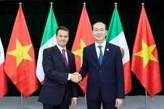 Chủ tịch nước Trần Đại Quang gặp song phương Tổng thống Mexico Enrique Peña Nieto. (Ảnh: TTXVN)