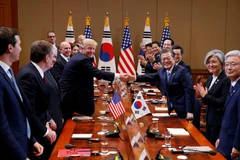 Tổng thống Hàn Quốc Moon Jae-In trong cuộc hội đàm với Tổng thống Mỹ Donald Trump. (Nguồn: AFP/TTXVN)