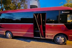 Chiếc xe ô tô chở cháu bé bị bỏ quên ở Thái Bình. (Ảnh: TTXVN)