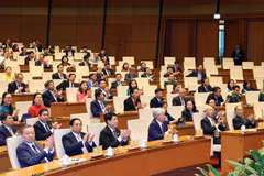Các đồng chí lãnh đạo, nguyên lãnh đạo Đảng, Nhà nước và đại biểu tại lễ phiên bế mạc Kỳ họp thứ 7, Quốc hội Khóa XV. (Ảnh: Thống Nhất/TTXVN)