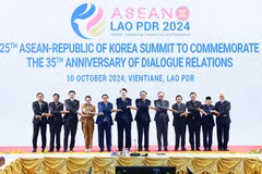 Thủ tướng Phạm Minh Chính cùng Trưởng đoàn các nước ASEAN và Tổng thống Yoon Suk Yeol chụp ảnh chung tại Hội nghị cấp cao ASEAN-Hàn Quốc lần thứ 25. (Ảnh: Dương Giang/TTXVN)