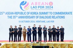Thủ tướng Phạm Minh Chính cùng Trưởng đoàn các nước ASEAN và Tổng thống Yoon Suk Yeol chụp ảnh chung tại Hội nghị cấp cao ASEAN-Hàn Quốc lần thứ 25. (Ảnh: Dương Giang/TTXVN)