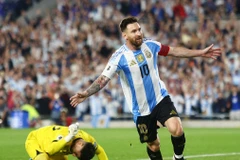 Lionel Messi tỏa sáng để giúp Argentina thắng tưng bừng. (Nguồn: Reuters)