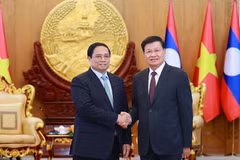 Thủ tướng Phạm Minh Chính hội kiến Tổng Bí thư, Chủ tịch nước Lào Thongloun Sisoulith. (Ảnh: Dương Giang/TTXVN)