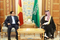 Thủ tướng Phạm Minh Chính gặp Hoàng Thái tử kiêm Thủ tướng Vương quốc Saudi Arabia Mohammed Bin Salman. (Ảnh: Dương Giang/TTXVN)
