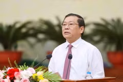 Ông Lại Xuân Môn, Ủy viên Trung ương Đảng, Phó Trưởng Ban Thường trực Ban Tuyên giáo Trung ương, Chủ tịch Hội đồng Khoa học các cơ quan Đảng Trung ương phát biểu khai mạc hội thảo. (Ảnh: Phương Hoa/TTXVN)
