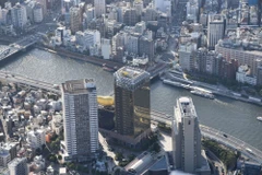 Khung cảnh sông Sumida nhìn từ tháp Skytree. (Ảnh: Nguyễn Tuyến/TTXVN)