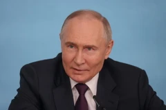 Tổng thống Nga Vladimir Putin phát biểu trong cuộc gặp đại diện các cơ quan truyền thông quốc tế. (Ảnh: AA/TTXVN)