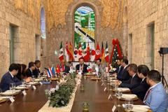 Thống đốc Esteban Villegas Villarreal tiếp phái đoàn Ủy ban Hiệp hội các quốc gia Đông Nam Á (ASEAN) tại Mexico (ACMC). (Ảnh: Phi Hùng/TTXVN)