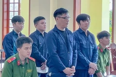 Các bị cáo tại phiên sơ thẩm Tòa án nhân dân thành phố Cần Thơ, ngày 22/11/2024. (Ảnh: TTXVN phát)