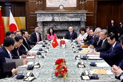 Chủ tịch Quốc hội Trần Thanh Mẫn và Chủ tịch Thượng viện Nhật Bản Sekiguchi Masakazu ký thoả thuận hợp tác. (Ảnh: Doãn Tấn/TTXVN)