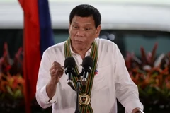 Tổng thống Rodrigo Duterte phát biểu trong chuyến thăm một đơn vị lực lượng vũ trang ở thủ đô Malina ngày 4/10. (Nguồn: AFP/TTXVN)