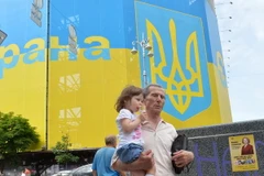 Người dân Ukraine trên đường phố ở thủ đô Kiev. Ảnh minh họa. (Nguồn: AFP/TTXVN)