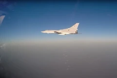 Máy bay ném bom chiến lược Tu-22M3 của không quân Nga tham gia chiến dịch chống IS tại tỉnh Deir ez-Zor, Syria ngày 18/8. (Nguồn: EPA/TTXVN)