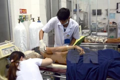 Các nạn nhân của vụ nổ súng được chăm sóc tại bệnh viên đa khoa tỉnh Đắk Nông. (Ảnh: Hưng Thịnh/TTXVN)