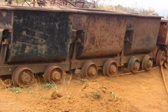 Bị xe goòng chở gạch chèn vào người, 1 công nhân tử vong