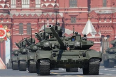 Xe tăng T-90 của Nga trong lễ duyệt binh kỷ niệm 71 năm Ngày Chiến thắng tại Quảng trường Đỏ ở thủ đô Moskva ngày 9/5. (Nguồn: EPA/TTXVN)
