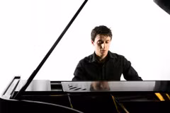 Nghệ sỹ Alessandro Marino từng giành nhiều giải thưởng tại các cuộc thi piano uy tín trên thế giới. (Ảnh: BTC)
