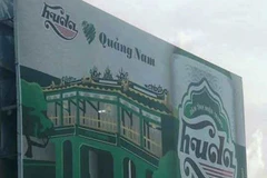 Hình ảnh chùa Cầu được sử dụng làm nền cho việc quảng cáo bia lan truyền trên mạng xã hội thời gian gần đây gây bức xúc trong dư luận.