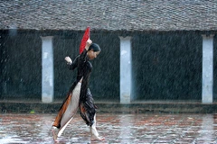 Tác phẩm "Mưa thu" của nhiếp ảnh gia Nguyễn Quốc Dũng. (Ảnh: BTC)