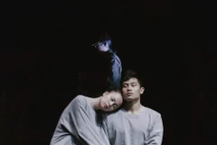 Từ khi ra mắt (đầu năm 2019), vở kịch phi lý "Nữ ca sỹ hói đầu" là một "món ăn" lạ với khán giả Thủ đô. (Ảnh: LucTeam)