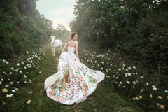 Chiếc đầm thướt tha thể hiện chuyện tình “Romeo & Juliet.” (Ảnh: Shin Vox)