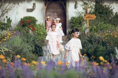 Các em nhỏ trên sàn diễn những mùa trước. (Ảnh: BTC)