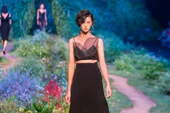 Bộ sưu tập có các thiết kế theo xu hướng thời trang xuyên thấu năm nay. (Ảnh: BTC)