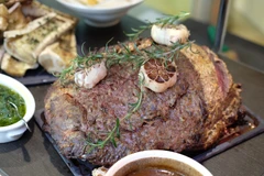 Món thăn bò Australia nướng. (Ảnh: Hilton Hanoi Opera)