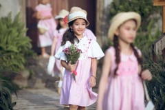 Các mẫu nhí trình diễn trong sự kiện mùa thứ 5. (Ảnh: BTC)