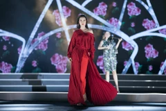 Hoa hậu Đỗ Mỹ Linh là vedette của show diễn. (Ảnh: Kiếng Cận)