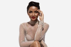 Hoa hậu H’Hen Niê ấn tượng trong những tông màu đối lập. (Ảnh: Milor Trần)