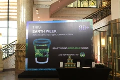 Hoạt động hưởng ứng chiến dịch Tuần lễ Trái đất 2018. (Ảnh: Khách sạn Hilton Hanoi Opera)