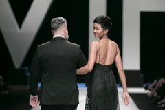 Hoa hậu Hoàn Vũ Việt Nam H’Hen Niê đầy gợi cảm trong thiết kế của Hà Linh Thư. (Ảnh: Kiếng Cận)