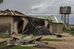 Ngôi nhà bị phá hủy trong các cuộc đụng độ tại Plateau, Nigeria. (Ảnh: AFP/TTXVN)