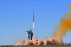 Tên lửa đẩy Trường Chinh 2C mang theo vệ tinh theo dõi màu sắc đại dương thế hệ mới rời bệ phóng tại Trung tâm phóng vệ tinh Tửu Tuyền, Trung Quốc. (Ảnh: THX/TTXVN)