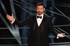 Jimmy Kimmel dẫn chương trình tại lễ trao giải Oscar lần thứ 89. (Ảnh: AFP/TTXVN)