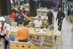  Hai thanh niên đến bàn anh T. và hình ảnh anh T. sau khi bị đánh. (Ảnh từ video nhà hàng và gia đình cung cấp)
