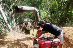 Người dân huyện Hoài Ân (Bình Định) tăng cường hệ thống máy bơm lưu động để sẵn sàng chống hạn năm 2020. (Ảnh: Nguyên Linh/TTXVN)