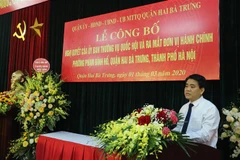 Chủ tịch UBND Thành phố Hà Nội Nguyễn Đức Chung công bố Quyết định đơn vị hành chính cấp phường mới Phạm Đình Hổ. (Ảnh: Phương Anh/TTXVN)