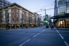 Cảnh vắng vẻ trên đường phố tại Vancouver, Canada, trong bối cảnh dịch COVID-19 lan rộng. (Ảnh: THX/TTXVN)