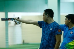 Xuân Vinh giành Huy chương Vàng thứ hai tại Cúp bắn súng quốc gia 2017. (Ảnh: Tá Hiển/Vietnam+)