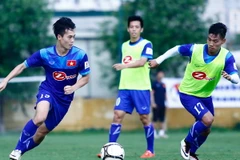 Văn Toàn (trái) và Văn Thanh (phải) thậm chí chiếm suất đá chính ở đội tuyển Việt Nam. (Ảnh: Minh Chiến/Vietnam+)