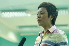 Huấn luyện viên Nguyễn Thị Nhung khen ngợi nhưng chưa thỏa mãn với Xuân Vinh. (Ảnh: Tá Hiển/Vietnam+)