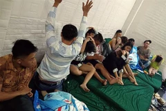 Các đối tượng thuê phòng nghỉ để sử dụng ma túy. (Ảnh: TTXVN phát)