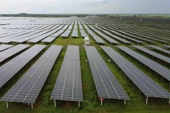 Nhà máy điện mặt trời Sao Mai-An Giang mỗi năm hoà vào lưới điện Quốc gia khoảng 400 triệu kWh. (Ảnh: Vũ Sinh/TTXVN)