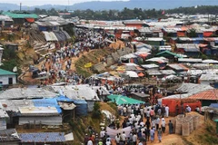 Người di cư Rohingya tại trại tị nạn Kutupalong, ở Ukhia, Bangladesh. (Ảnh: AFP/TTXVN)